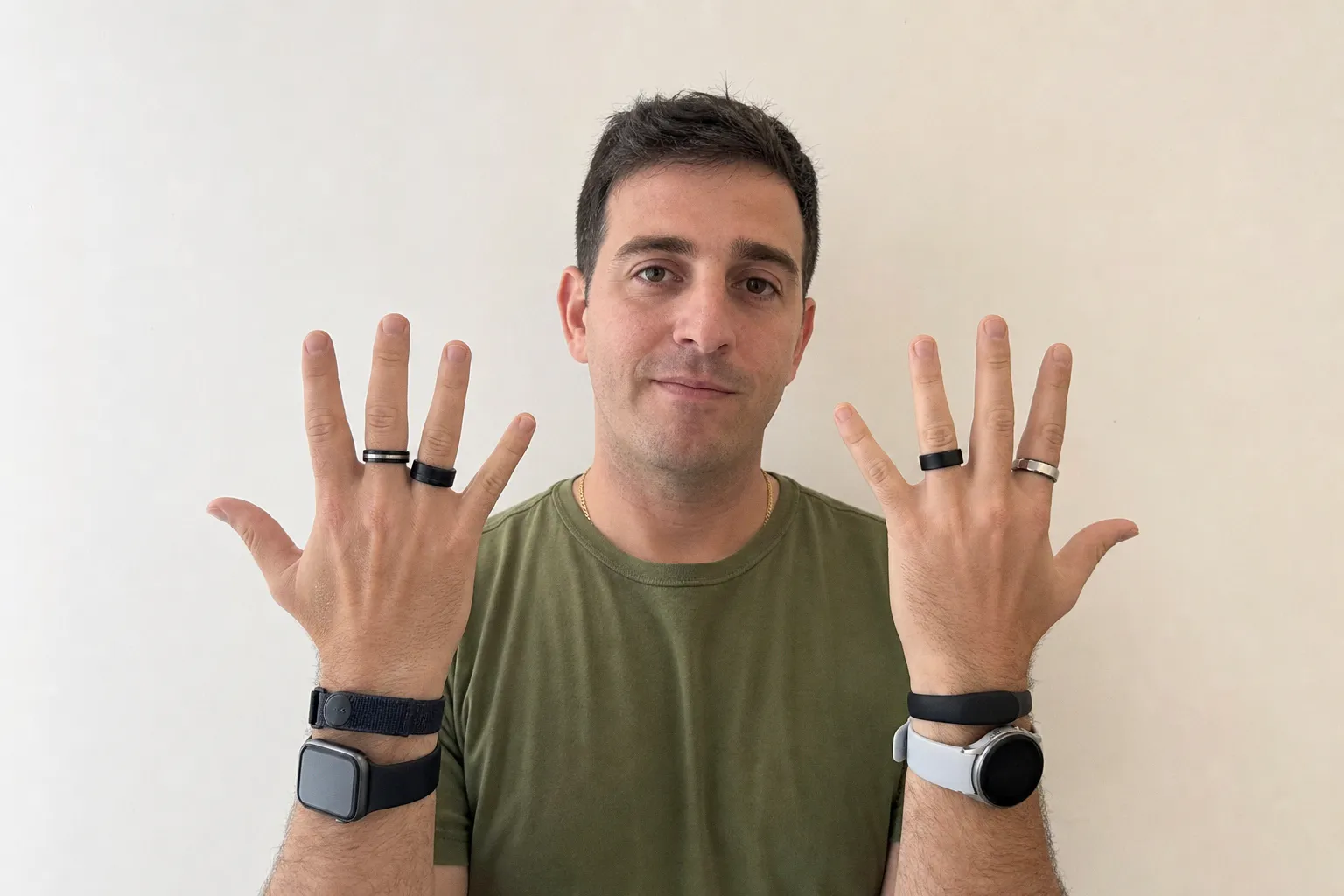 Fitness expert wears an Apple Watch, Whoop, Oura, and Fitbit Air at the same time to uncover best gadget